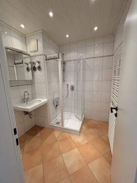 Hauptbad - Etagenwohnung mit 87,00 m&sup2; in Würzburg zur Miete