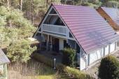 Giebel mit Terrasse und Balkon - 