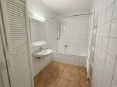 Badezimmer - Etagenwohnung mit 79,00 m&sup2; in Karlsruhe / Daxlanden zur Miete
