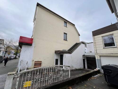 Seitenansicht rechts - Mehrfamilienhaus, Wohnhaus mit 280,00 m² in Bad Pyrmont zum Kaufen