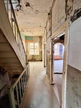 Flur 1.OG - Mehrfamilienhaus, Wohnhaus mit 173,00 m&sup2; in Lüneburg zum Kaufen