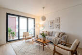 KI Wohnzimmer - Südbalkon, TG & Lift! Moderne 2-Zimmer-Wohnung in Messestadt West