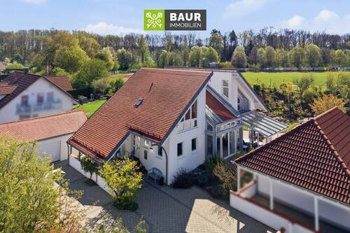 Luftbild - 9 Zimmer Einfamilienhaus zum Kaufen in Illerrieden