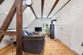 Wohnbereich mit Ofen - Einfamilienhaus mit 183,00 m&sup2; in Eggenstein-Leopoldshafen / Eggenstein zum Kaufen