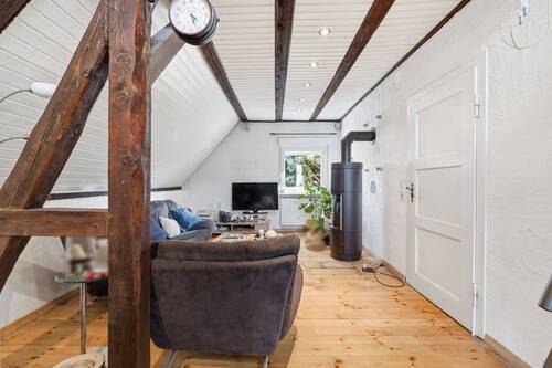 Wohnbereich mit Ofen - Einfamilienhaus mit 183,00 m&sup2; in Eggenstein-Leopoldshafen / Eggenstein zum Kaufen