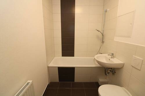 Beispiel Bad mit Wanne - 2 Zimmer Etagenwohnung in Freiberg