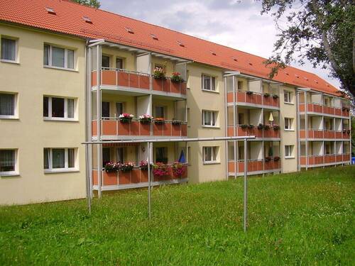 Rückansicht - 3-Raum-Wohnung mit Balkon in attraktiver Wohnlage
