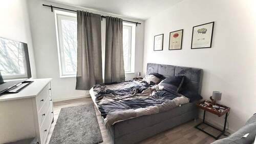 Helles Schlafzimmer mit Balkon - 2 Zimmer Etagenwohnung zur Miete in Osnabrück