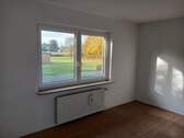 Leeres Zimmer mit Fenster - 
