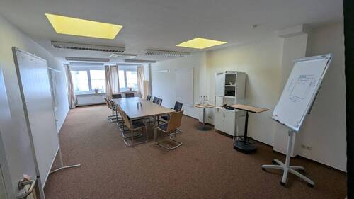 großer Besprechuungsraum mit Klimaanlage - 