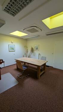 Raum mit Oberlicht und KLimaanlage - 