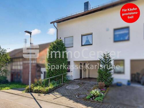 Willkommen zu Hause - Attraktives Reihenendhaus mit durchdachtem Wohnkonzept und Schwarzwaldblick