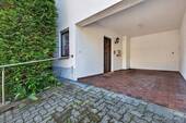 Eingangsbereich + Stellplatz - 