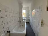 Bad - Etagenwohnung mit 50,00 m&sup2; in Zwickau zur Miete