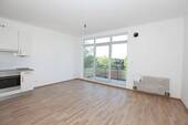 Großes Wohnzimmer - 2 Zimmer Etagenwohnung in Hamburg