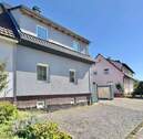 Frontansicht - Einziehen und wohlfühlen - Modernisierte Doppelhaushälfte in ruhiger Lage von Bretten