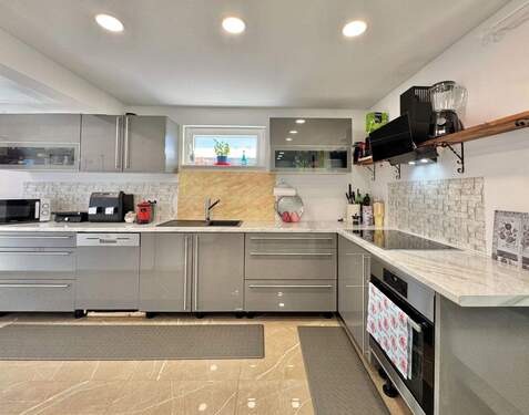 Moderne Einbauküche - 4 Zimmer Doppelhaushälfte in Bretten