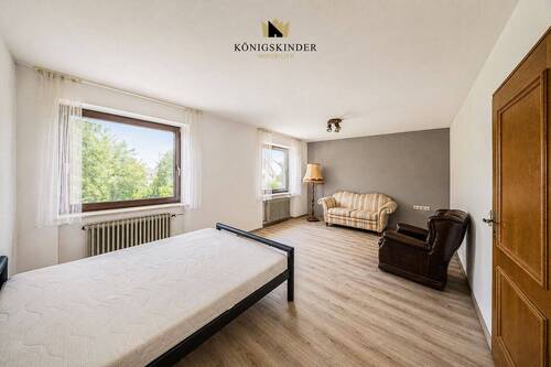 Großes Zimmer- ideal als Schlaf-,Gäste-oder Arbeitszimmer - 