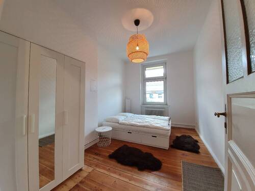 Schlafzimmer - Einziehen und wohlfühlen in der 2-Zimmer-Wohnung mit Charakter in Wedding!