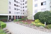 Hauseingang - Attraktive 3-Zimmer-Wohnung mit Balkon in ruhiger Lage von Rommelshausen