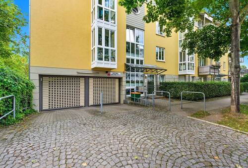 Tiefgaragenzufahrt - 