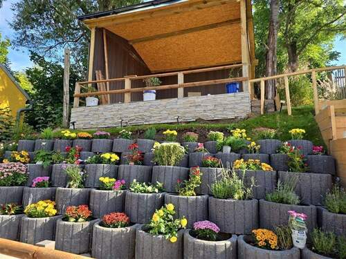 Neuer Garten im Sommer - 