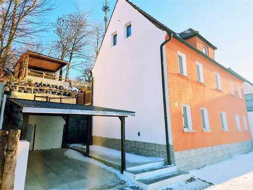 Ansicht Strasse und Carport - 8 Zimmer Einfamilienhaus in Hainichen