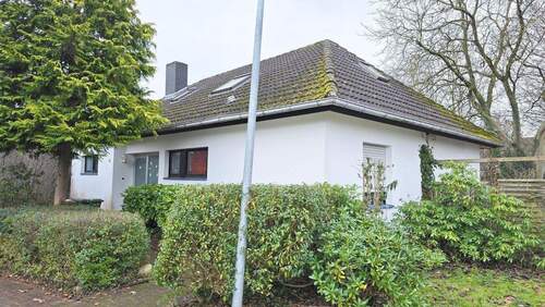 01_Straßenansicht.jpg - 4 Zimmer Einfamilienhaus in Bad Essen