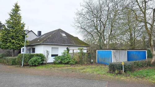 02_Straßenansicht.jpg - Einfamilienhaus mit 159,60 m&sup2; in Bad Essen zum Kaufen