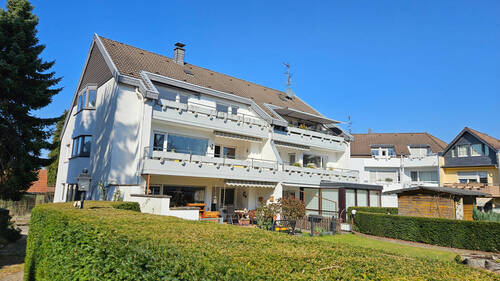 Rückansicht halb links - 2-3 Zimmer Eigentumswohnung mit großem Balkon und Garage in ruhiger Randlage von 51399 Burscheid.