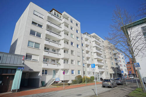 Frontansicht - 4 Zimmer Etagenwohnung zum Kaufen in Bremerhaven