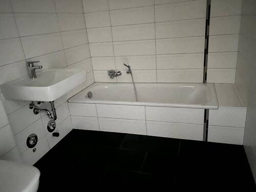 Bad mit Badewanne - 4 Zimmer Etagenwohnung zur Miete in Görwihl