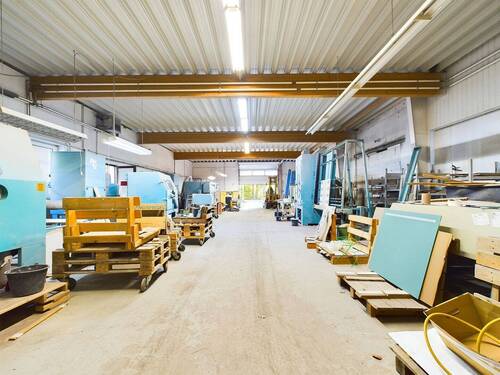 Halle/Produktion - 3 Zimmer Mehrfamilienhaus, Wohnhaus in Herford