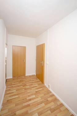 Flur - Etagenwohnung mit 41,10 m&sup2; in Eisleben zur Miete