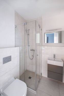 Weiteres Bad mit Dusche - 