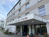 Eingang außen - Appartement im 'Senioren-Zentrum An der alten Wache' - Glinde