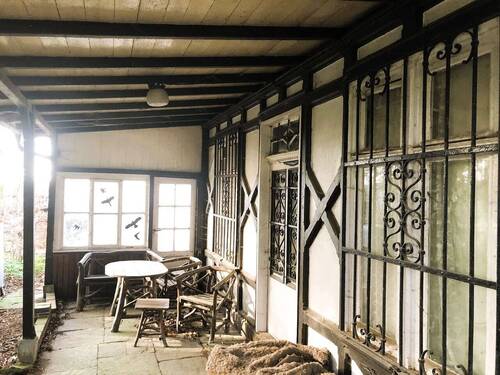 Überdachter Sitzbereich - 