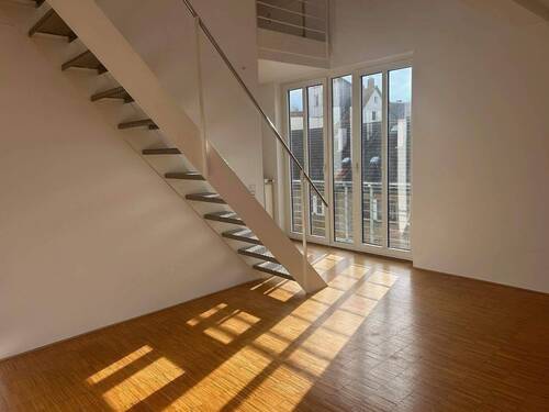 Aufgang zur Galerie - 