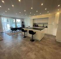 Großzügiges Anwesen bebaut mit einem 5 Parteien-Haus, Garagen und Lagerhallen unweit der A7 in Ebnat - Aalen