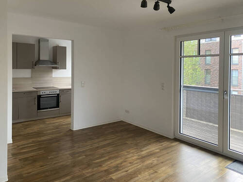 Wohnbereich mit Balkonzugang - Etagenwohnung mit 70,00 m&sup2; in Hamburg zur Miete