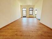 Wohnzimmer - neu renoviert - Mehrfamilienhaus, Wohnhaus in Görlitz zum Kaufen