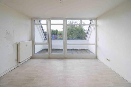 Wohnbereich - Bezugsfreie 3-Zi.-Dachgeschosswohnung mit ausgebautem Studio - Haus-in-Haus-Charakter in Leverkusen