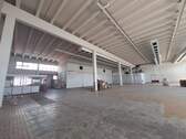 Top Lagerhalle, Deckenhöhe 6,70m & Rolltor - 
