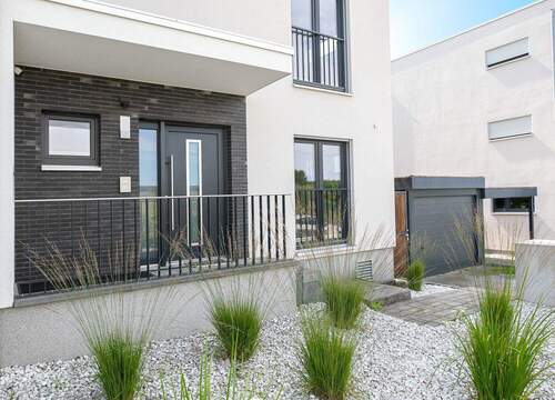 Hausansicht - Modernes Familienhaus mit Skylineblick in Götzenhain