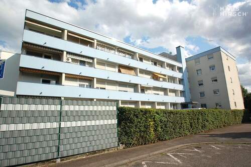 Eingangsseite und Balkon - Hübsche Wohnung in zentraler Lage von Viernheim