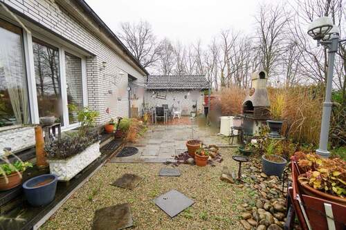 Blick zu Terrasse 1 - Mehrfamilienhaus, Wohnhaus mit 149,00 m&sup2; in Gütersloh / Hollen zum Kaufen