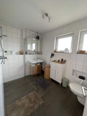 Bad mit Tageslicht im 1. OG - 