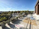Titelbild mit Logo - Stilvolle Dachgeschosswohnung im Jugendstil mit sonniger Dachterrasse im Musikerviertel