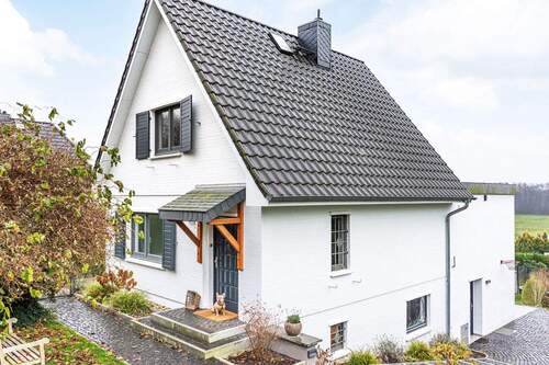 Ein Ort zum Ankommen. - Charaktervolles EFH mit lichtdurchfluteten Räumen und über 1.200 m² Süd-Grundstück