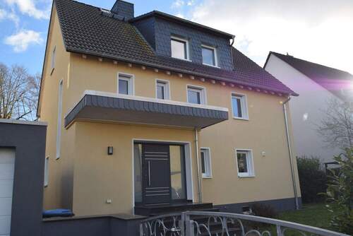 Außenansicht - Freistehendes Einfamilienhaus mit großem Garten